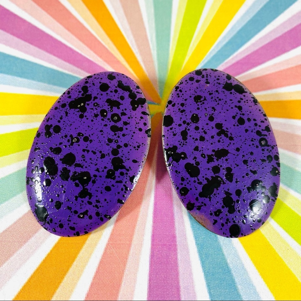 Purple oval enamel splatter vintage earrings 1980s